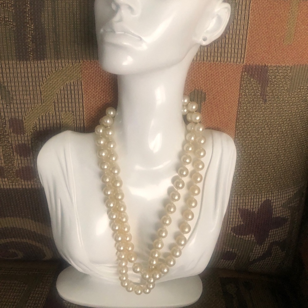 Vintage Elegant Cream Pearl Necklace